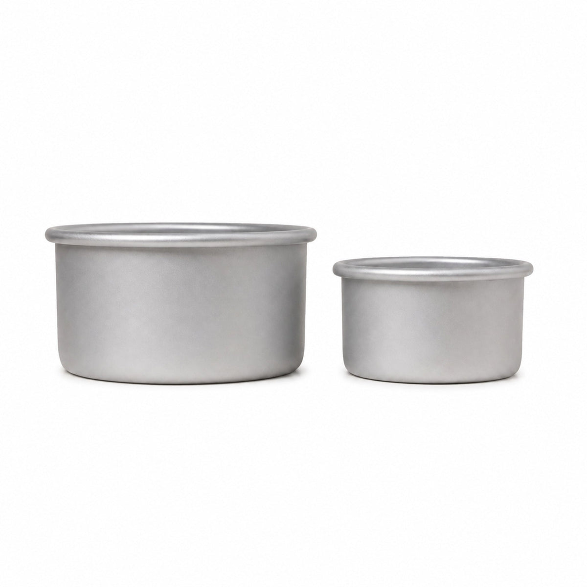 Chiffon cake pans with removable bottoms in 4 in and 6 in sizes
