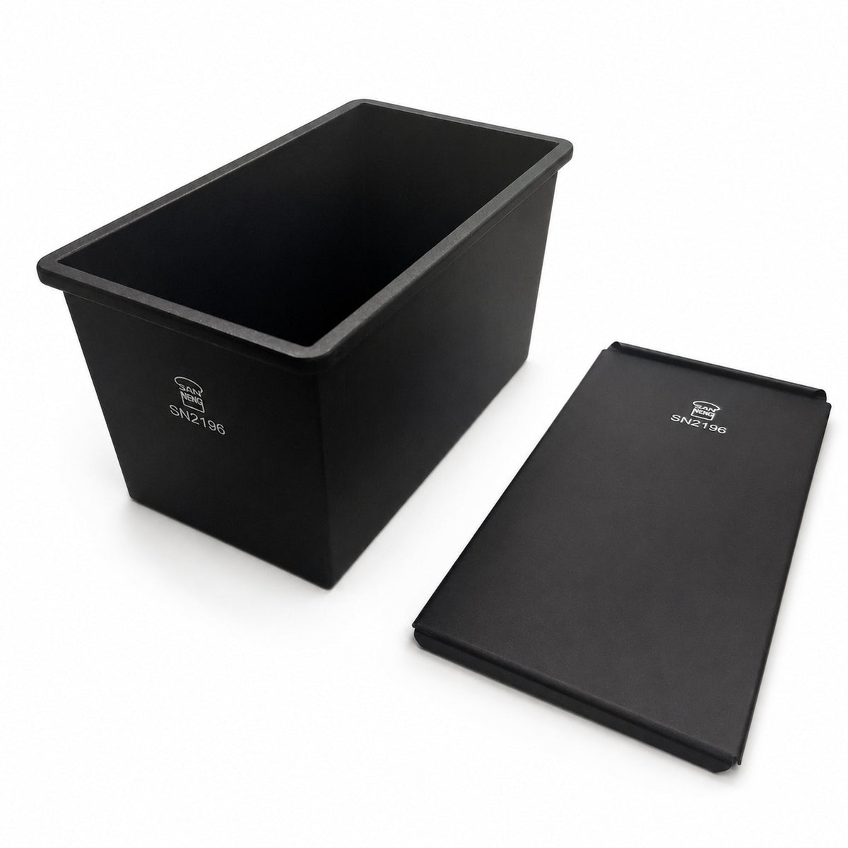 SANNENG SN2196 cast aluminum loaf pan with slide-on lid beside the pan